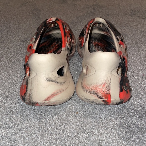 Yezzy - Picture 5 of 7